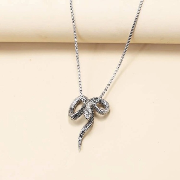 Kathrono Other - 🐍 Awesome Coiled Metallic Serpent Snake Necklace 🐍